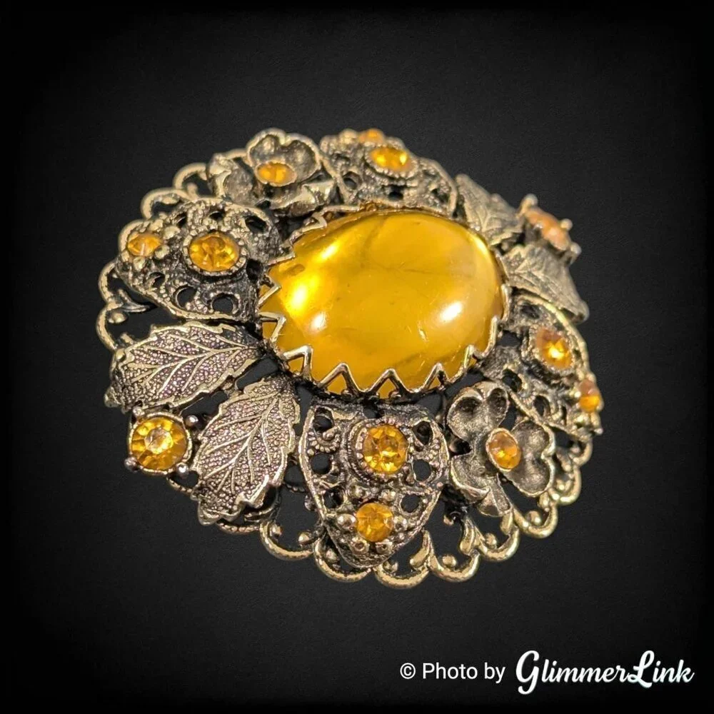 Vintage 70s Floral Leaves Autumnal Layered Ornate Filigree Oval Gold Tone Brooch